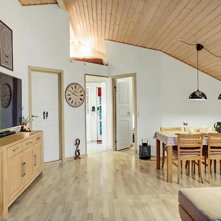 Pet Friendly In With Kitchen Holiday home