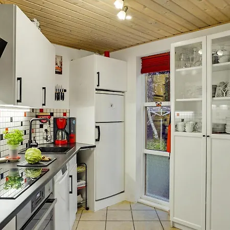 Pet Friendly In With Kitchen