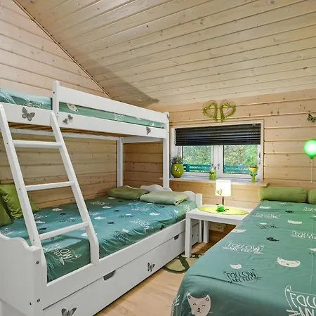 Pet Friendly In With Kitchen *
